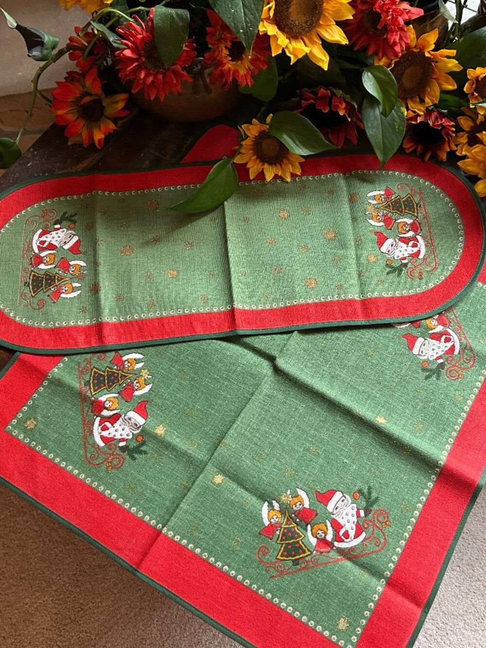 Vintage Austrian Christmas/Weihnacht Table Linens - Picture 4 of 16